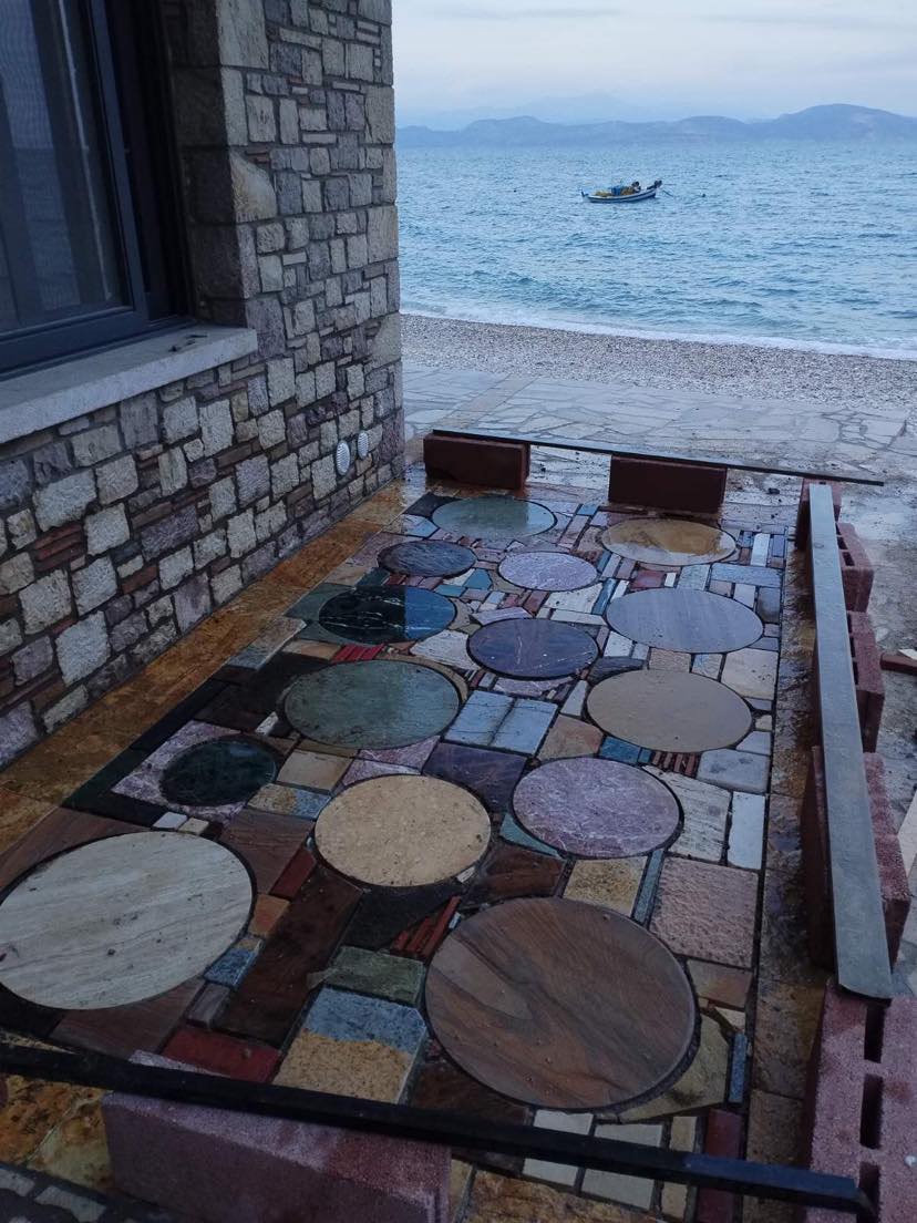 Σύνθεση από χρωματιστά μάρμαρα